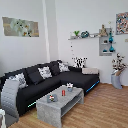 Appartement Citystudio Mit Schlafgalerie Bis 6 Gaeste Direkt Am Luisenplatz *