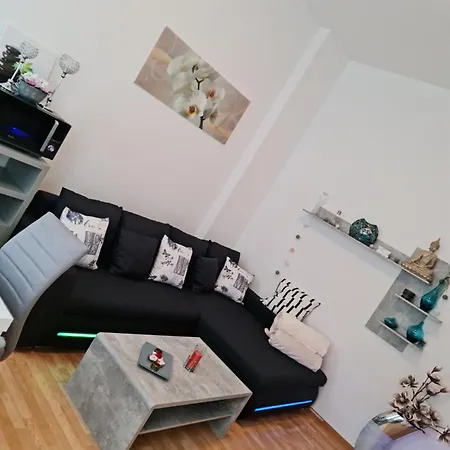 Citystudio Mit Schlafgalerie Bis 6 Gaeste Direkt Am Luisenplatz Appartement *