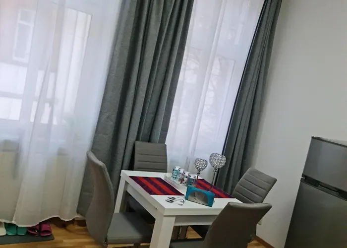 Citystudio Mit Schlafgalerie Bis 6 Gaeste Direkt Am Luisenplatz Appartement *