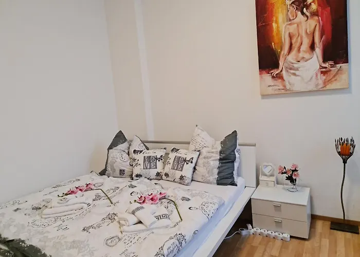 Appartement Citystudio Mit Schlafgalerie Bis 6 Gaeste Direkt Am Luisenplatz *